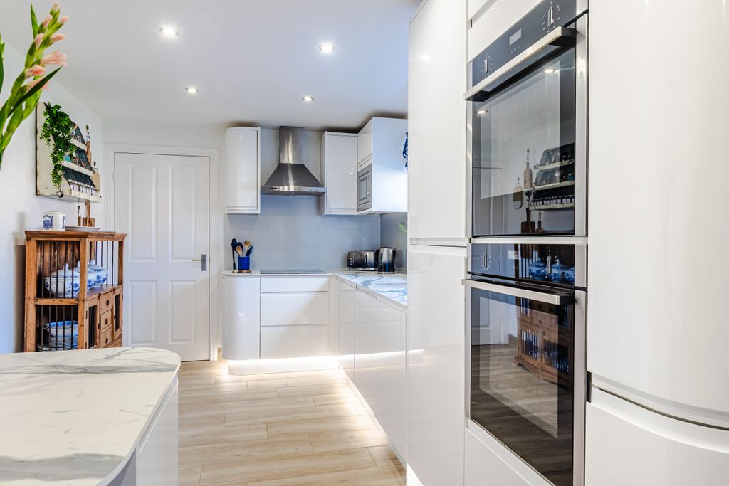 Additional image 8 of 5 bed detached house for saleTroon Close, Normanton, West Yorkshire WF6