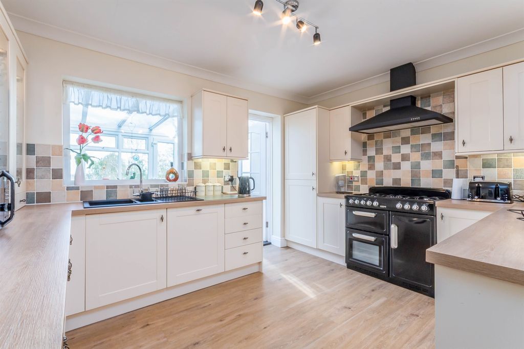 Additional image 4 of 4 bed property for saleBeeleigh Road, Maldon CM9