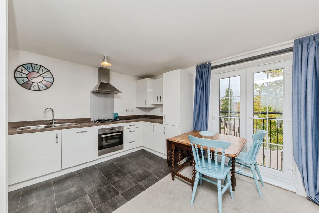 2 bed flat for saleWestern Way, Northwich, Cheshire CW8 photo 3