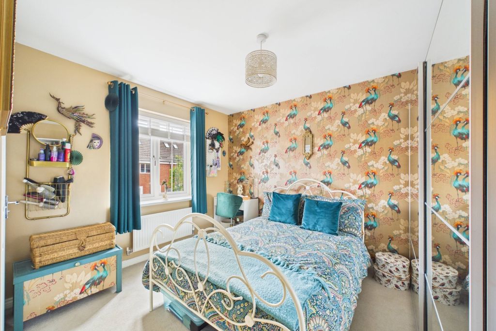 2 bed flat for saleCopia Crescent, Leighton Buzzard LU7 photo 4