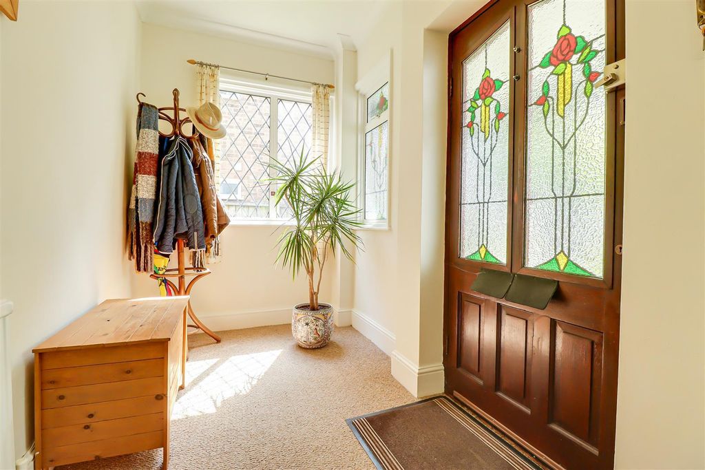 Additional image 4 of 5 bed detached house for saleWoodside, Leigh-On-Sea SS9