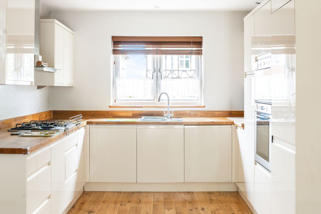 Additional image 7 of 4 bed semi-detached house for salePollard Road, Morden SM4