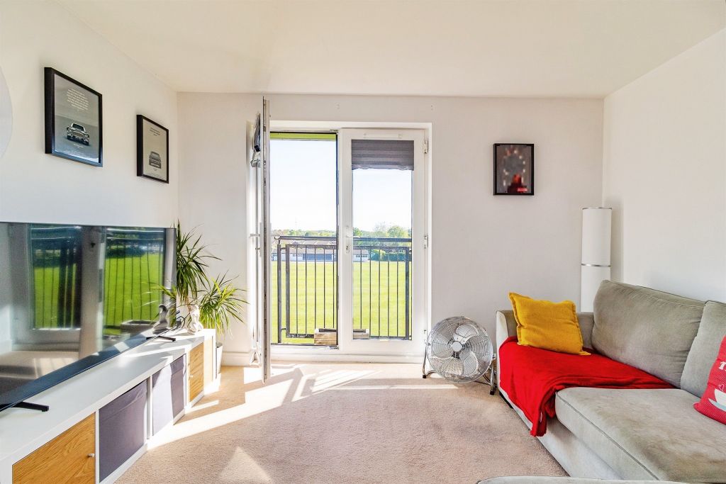 2 bed flat for saleThe Wharf, Leighton Buzzard LU7 photo 4