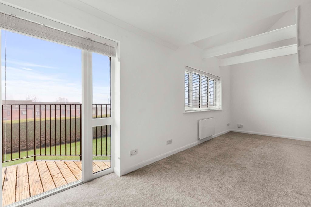 Additional image 7 of 3 bed flat for saleFlat 4, Denton Court, Bobmore Lane, Marlow, Buckinghamshire SL7