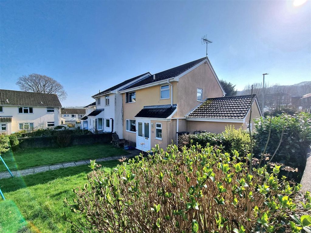 4 bed end terrace house for saleArundell Gardens, Lifton PL16