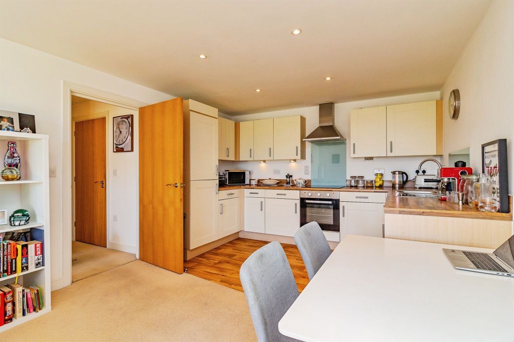 2 bed flat for saleThe Wharf, Leighton Buzzard LU7 photo 3