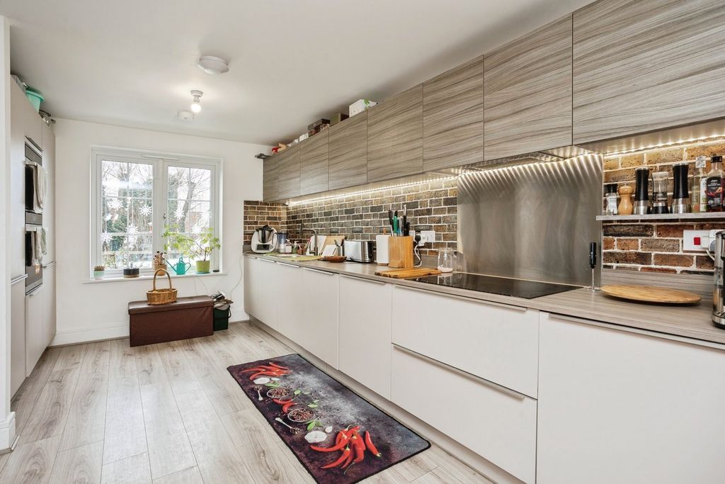 Additional image 7 of 6 bed detached house for saleThreadneedle Way, Newark NG24