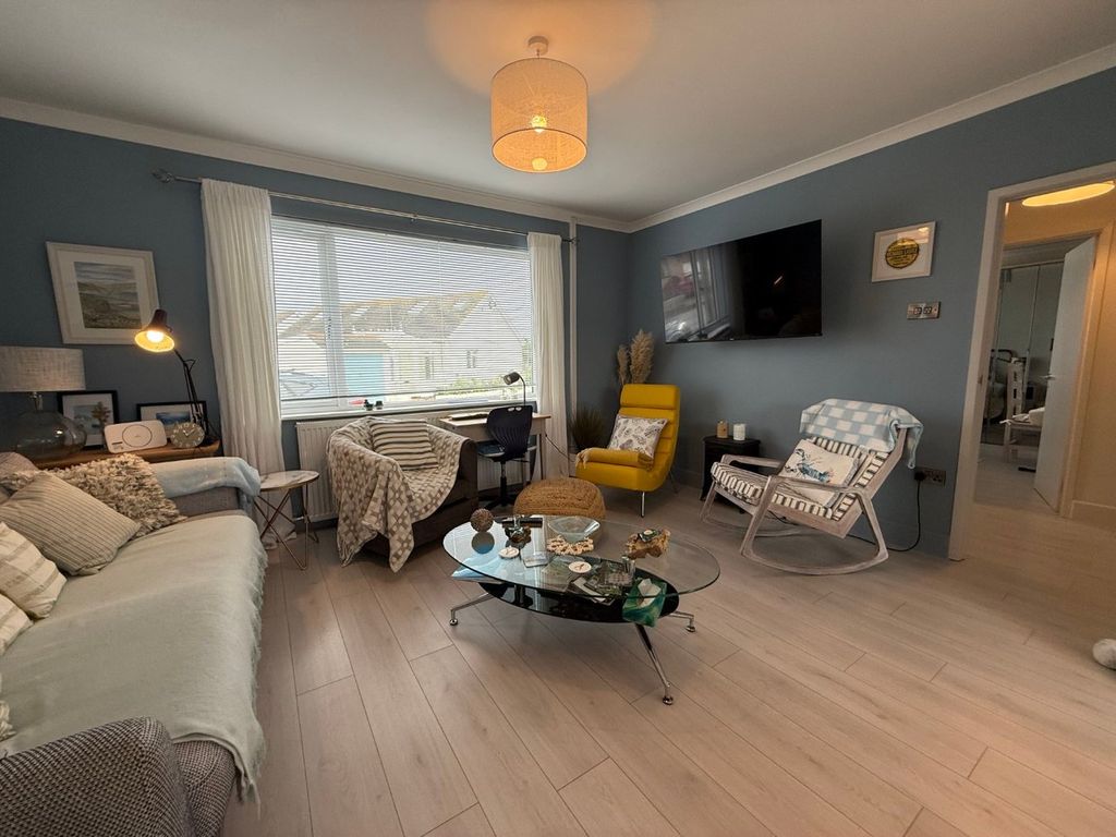 2 bed bungalow for saleLlansantffraid, Llanon SY23 photo 4