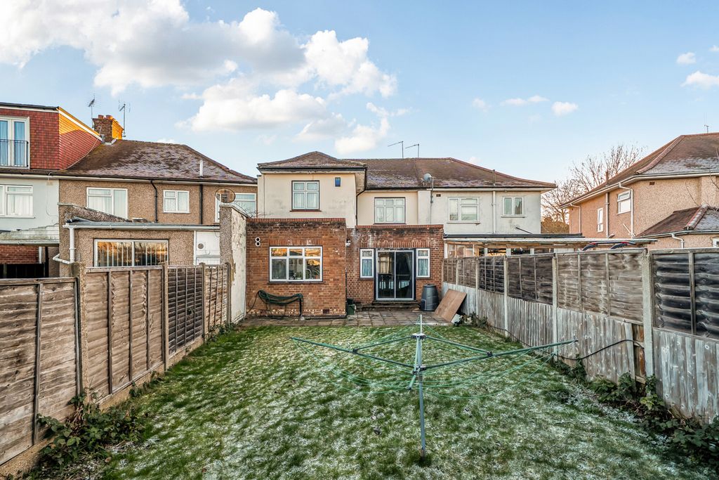 Additional image 3 of 4 bed semi-detached house for saleKingshill Avenue, Northolt UB5