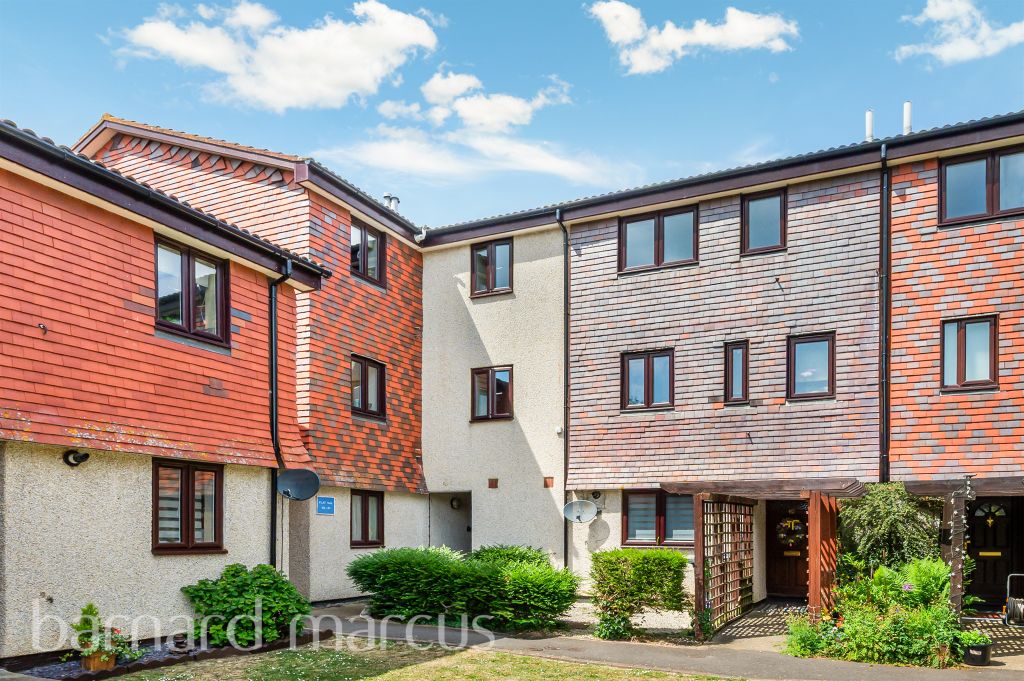 2 bed penthouse for saleConiston Close, London SW20