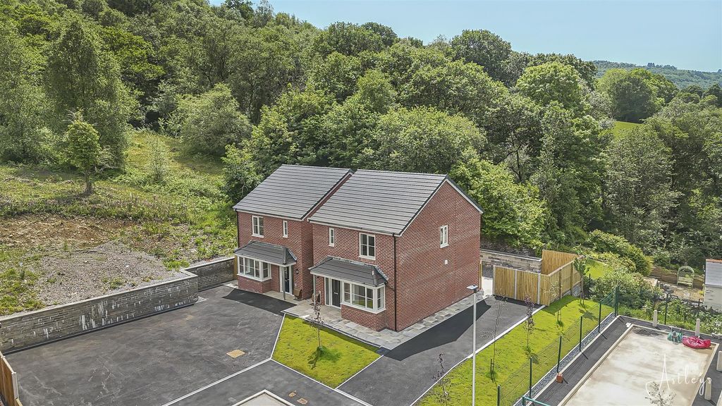 3 bed detached house for saleClos Yr Ysgol, Clyne, Neath SA11
