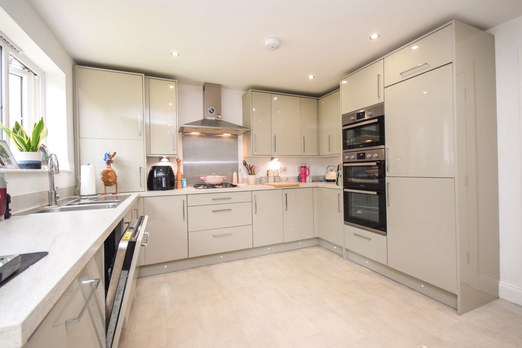 Additional image 3 of 5 bed detached house for saleCleghorn Lea, Lanark ML11