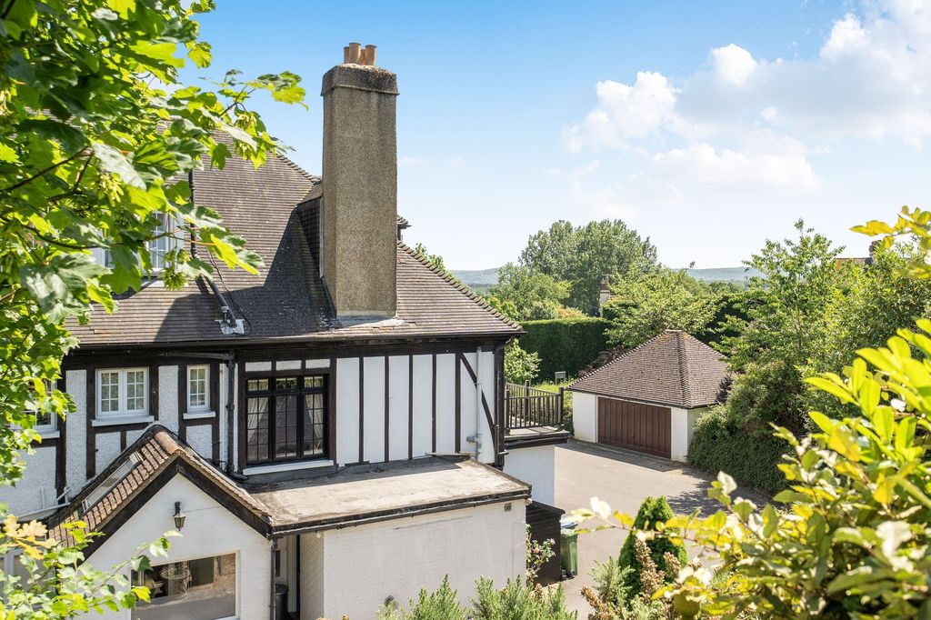 Additional image 3 of 2 bed flat for saleMare Hill Road, Pulborough RH20