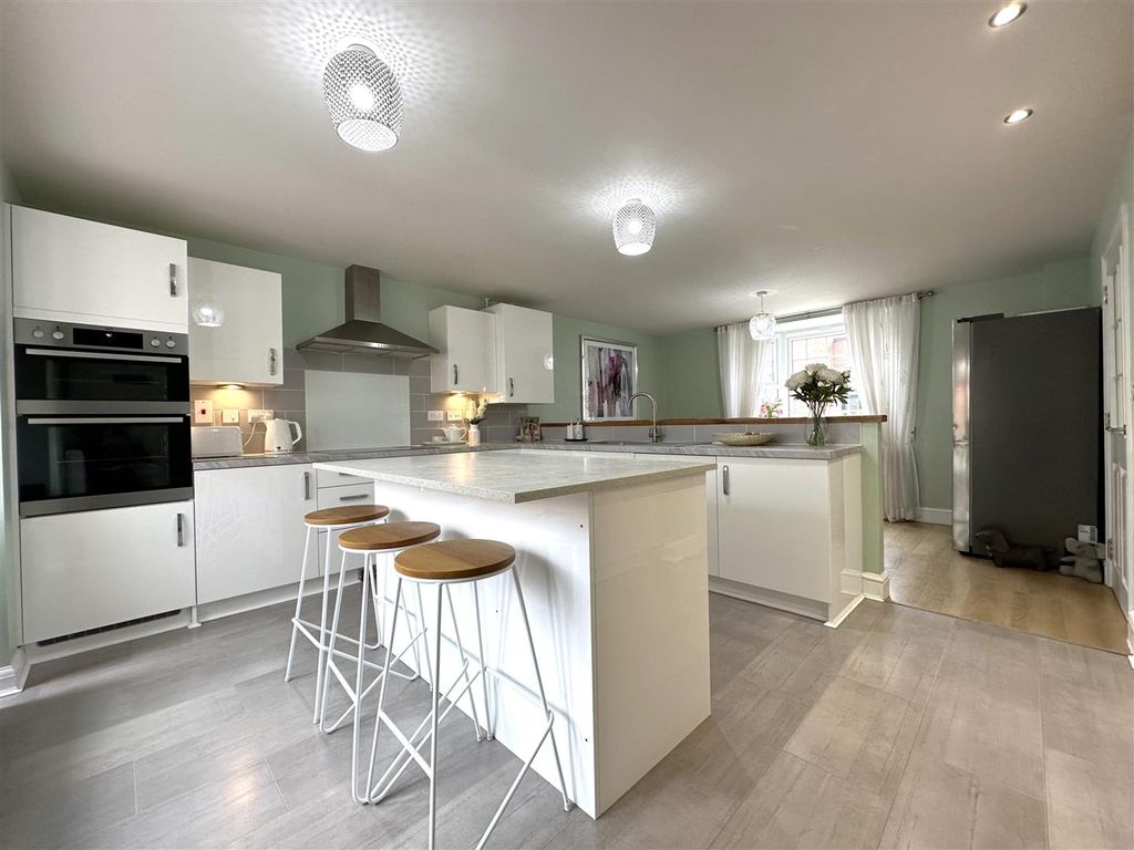 Additional image 2 of 4 bed detached house for saleBlenheim Avenue, Fernwood, Newark NG24