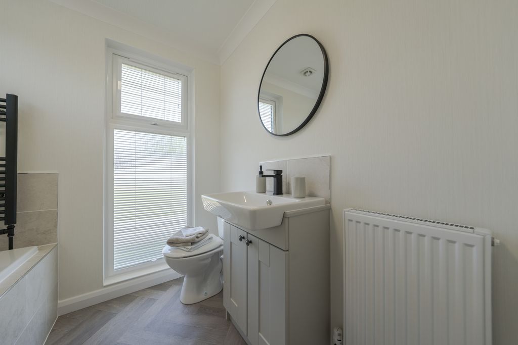 Additional image 12 of 2 bed mobile/park home for sale41 The Grange Moorbarns Lane, Lutterworth LE17