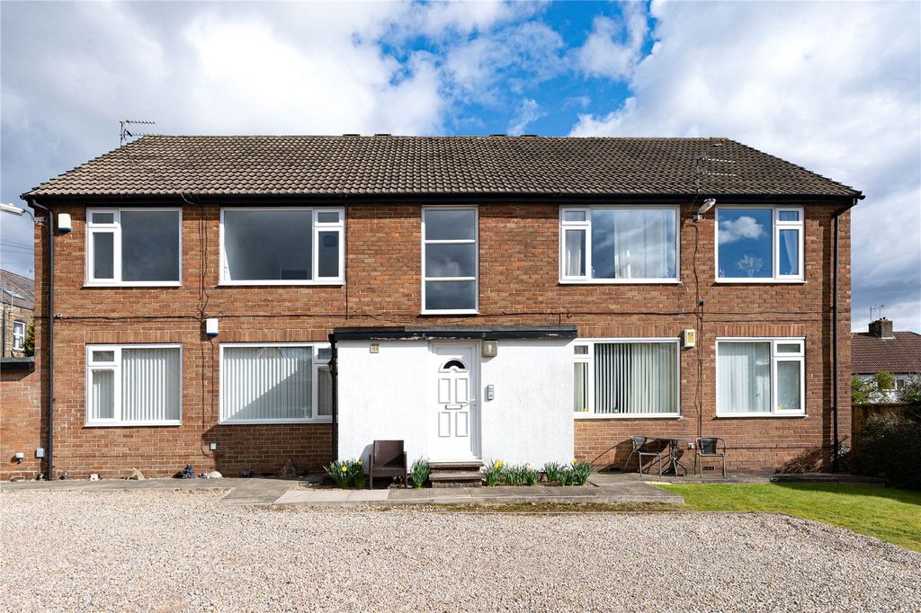 2 bed flat for saleWomersley Court, Pudsey, West Yorkshire LS28