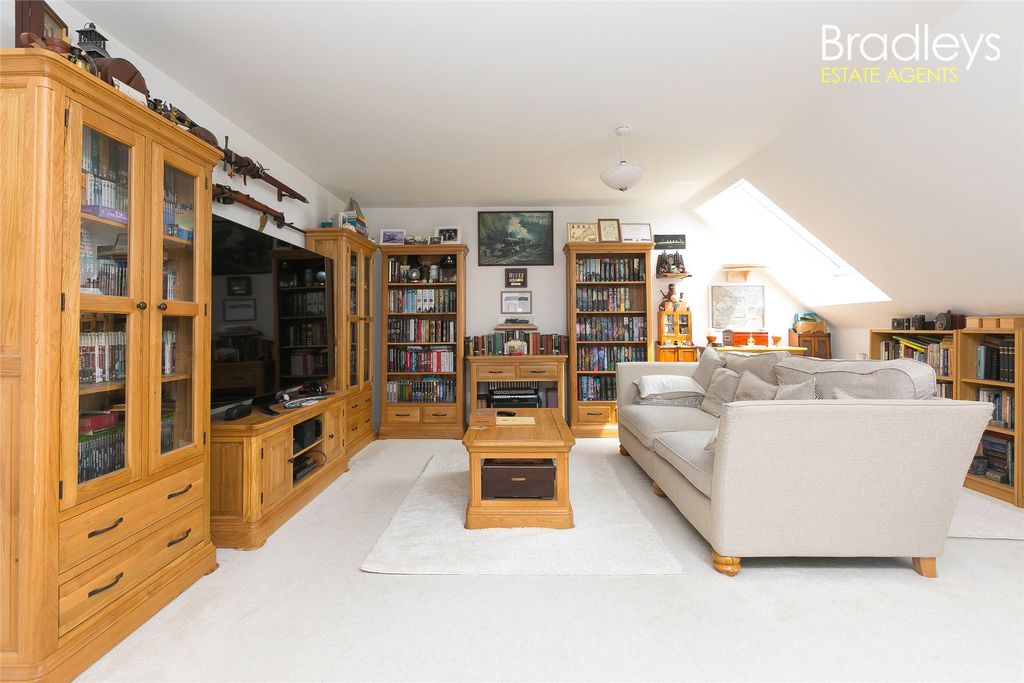 2 bed flat for saleCentenary Way, Penzance, Cornwall TR18
