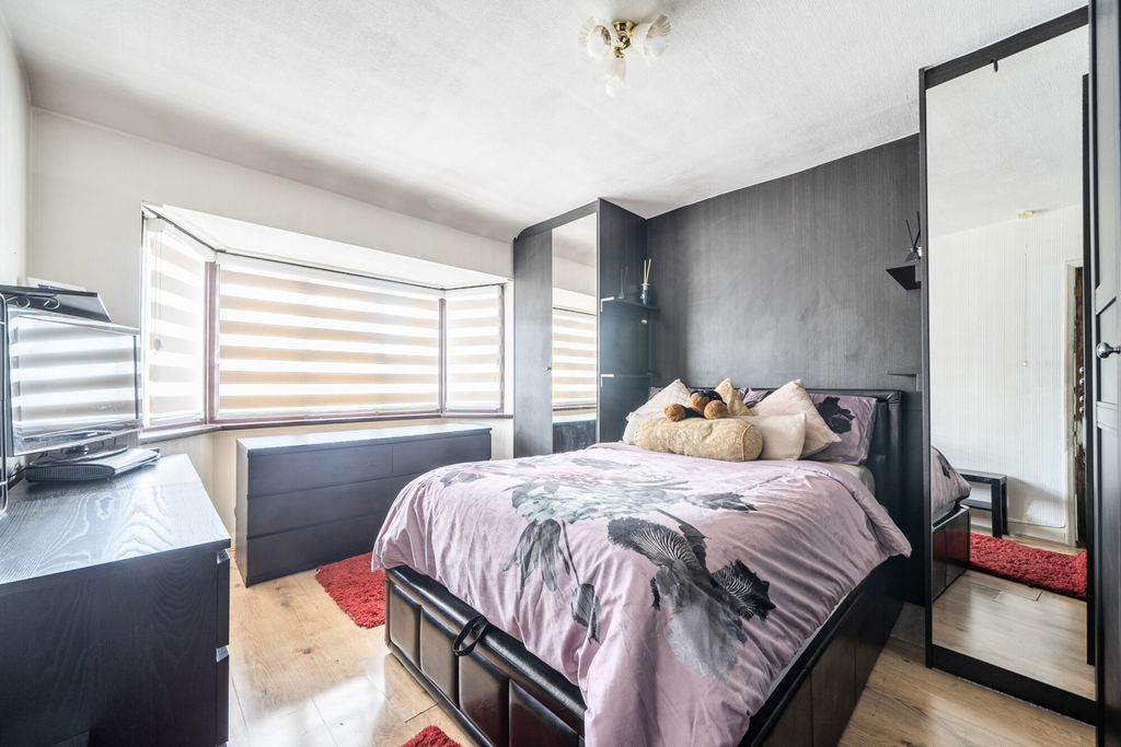 Additional image 6 of 4 bed semi-detached house for saleOldfields Circus, Northolt UB5