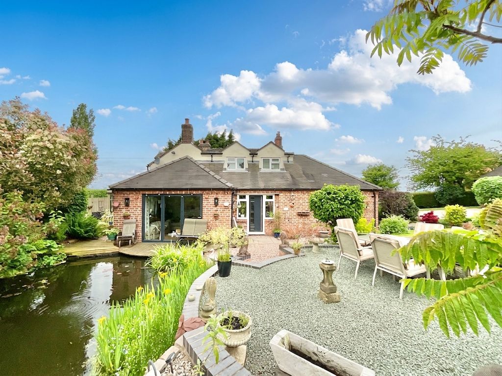 4 bed detached house for saleYew Tree Lane, Wistanswick TF9