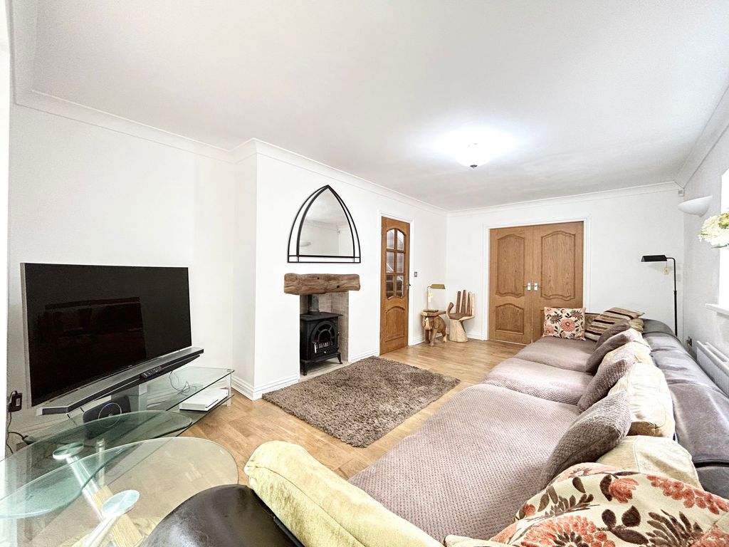 4 bed detached house for saleShadforth Close, Peterlee SR8 photo 5
