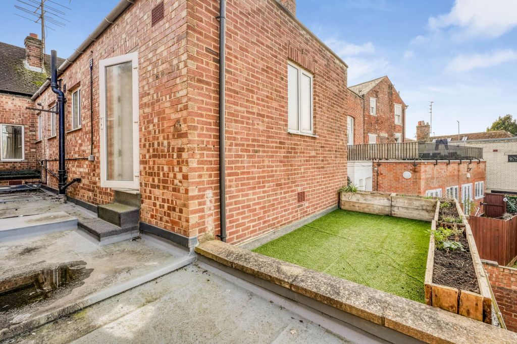 Additional image 14 of 2 bed maisonette for saleHigh Street, Newport Pagnell MK16