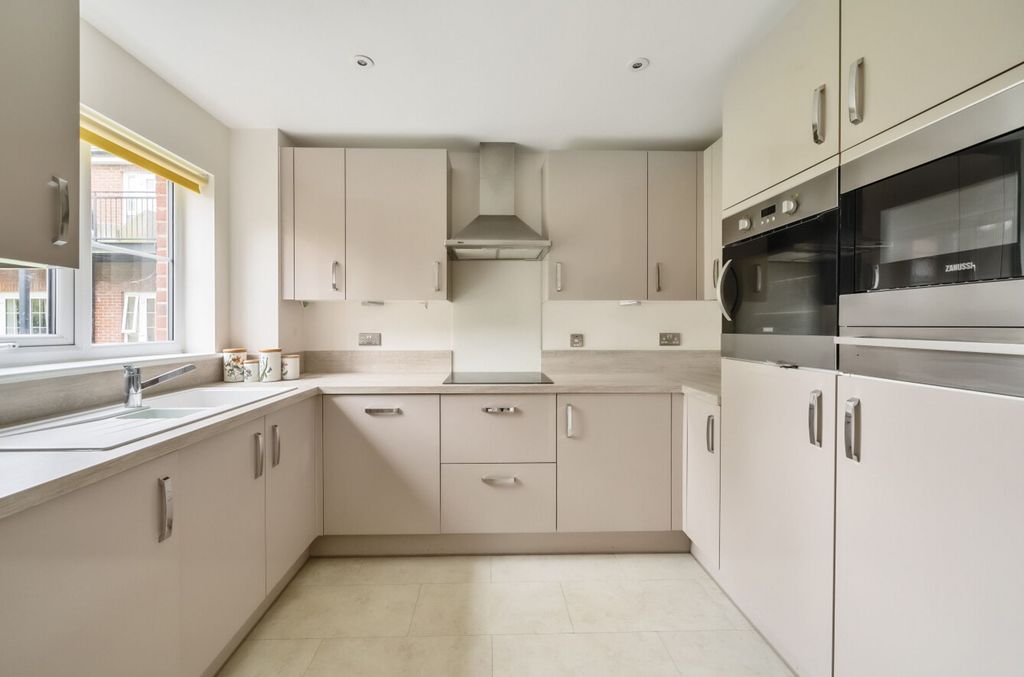 Additional image 5 of 2 bed flat for saleEaves Court, Princes Risborough HP27