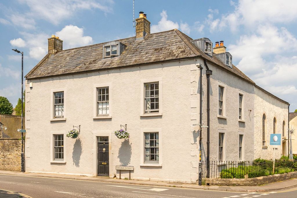 3 bed town house for saleOxford Street, Malmesbury SN16