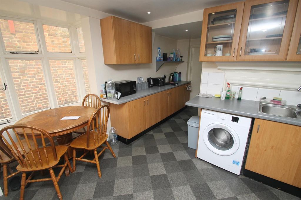 Additional image 2 of 4 bed flat for saleLower Stone Street, Maidstone ME15