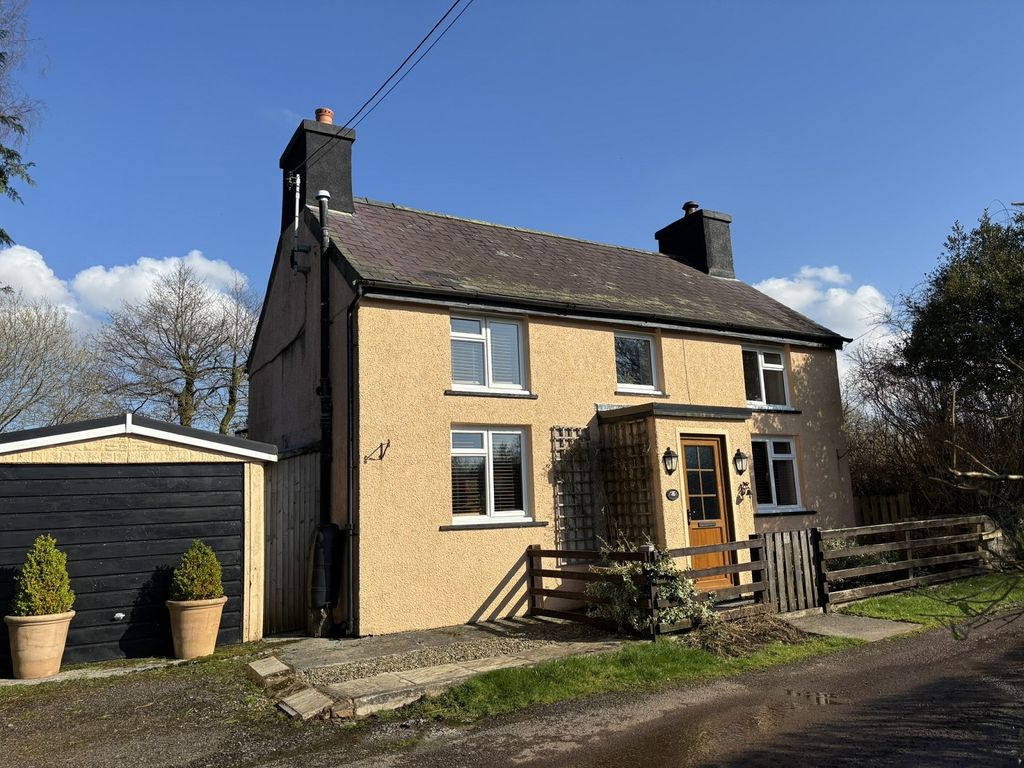2 bed cottage for saleLlanddeusant, Llangadog, Carmarthenshire. SA19