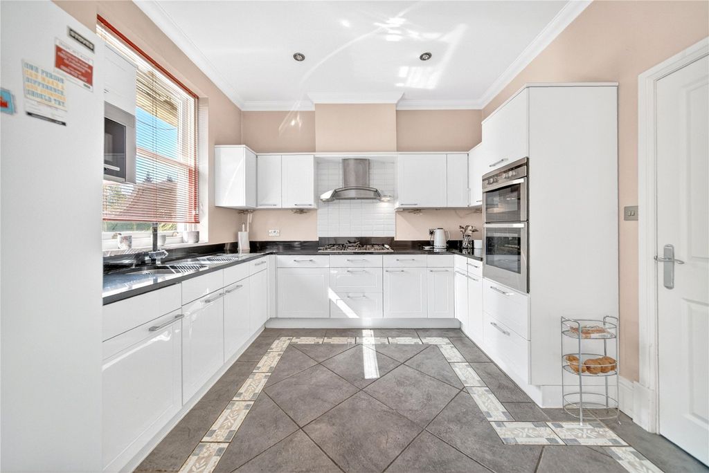 Additional image 9 of 3 bed flat for saleFlat 2, Park Crescent, Roundhay, Leeds LS8