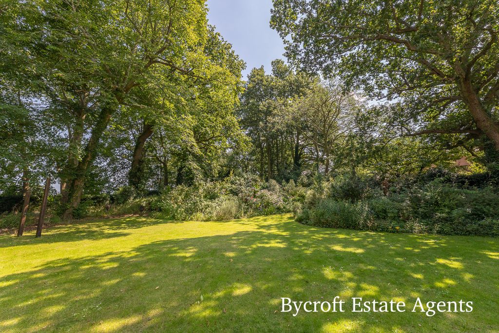 7 bed detached house for saleMarshgate, North Walsham, Norwich NR28 photo 2