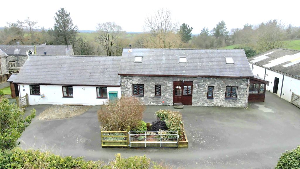 4 bed equestrian for saleLlanrhystud SY23