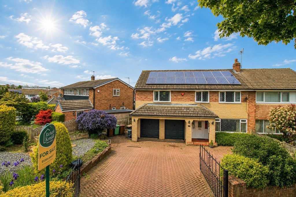 4 bed semi-detached house for saleTowngate, Ossett WF5