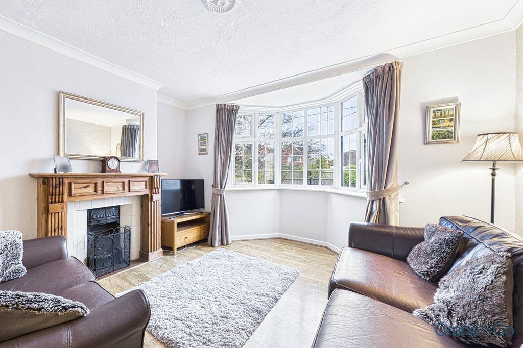 4 bed detached house for saleDittons Road, Polegate BN26 photo 3