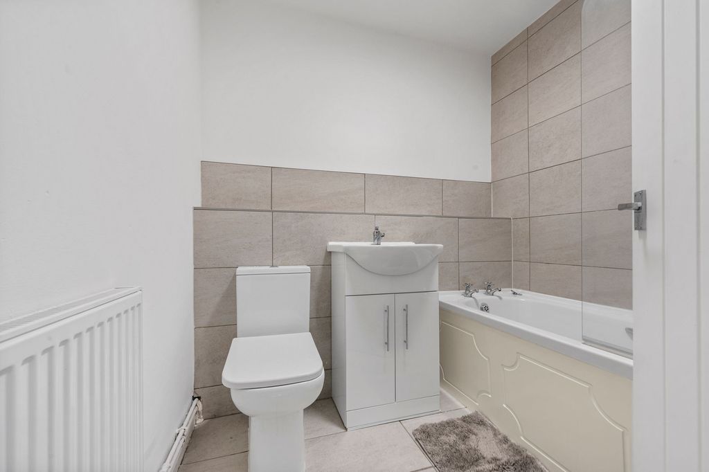 Additional image 5 of 3 bed flat for saleBeaconsfield, Prescot L34