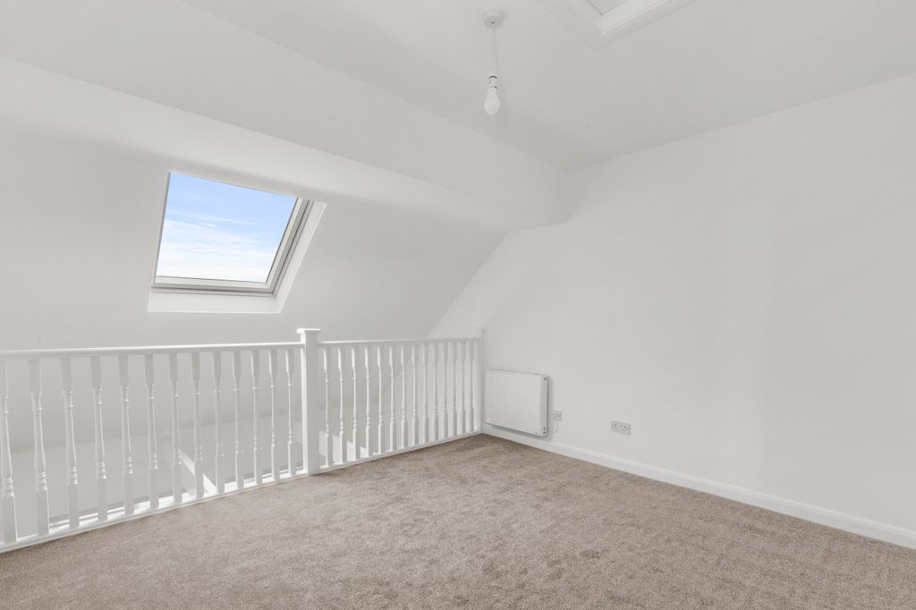 Additional image 11 of 3 bed flat for saleFlat 4, Denton Court, Bobmore Lane, Marlow, Buckinghamshire SL7
