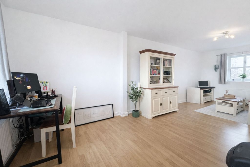 2 bed flat for saleDelph Drive, Burscough L40 photo 3