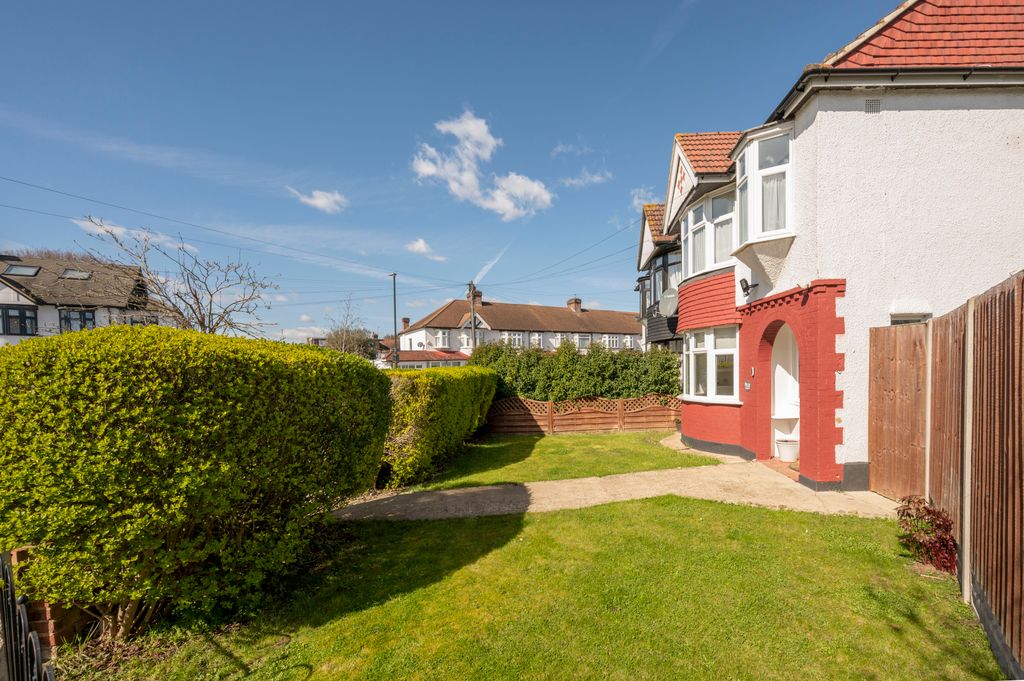 Additional image 2 of 4 bed semi-detached house for saleMonkleigh Road, Morden SM4