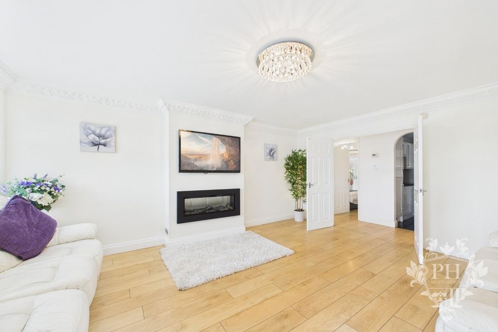 4 bed detached bungalow for saleParkgate, Middlesbrough TS6 photo 4