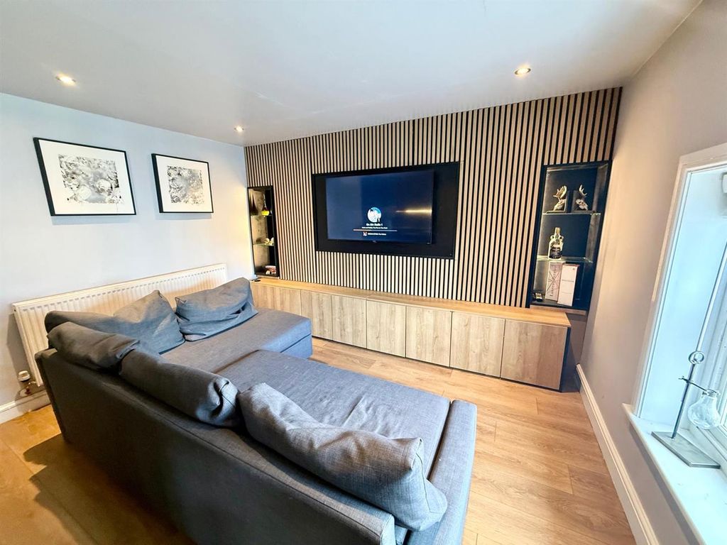 Additional image 4 of 2 bed flat for saleSt Albans Place. Chester Road, Macclesfield SK11