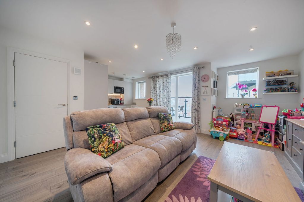 Additional image 7 of 2 bed flat for saleBruce Grove, Orpington BR6