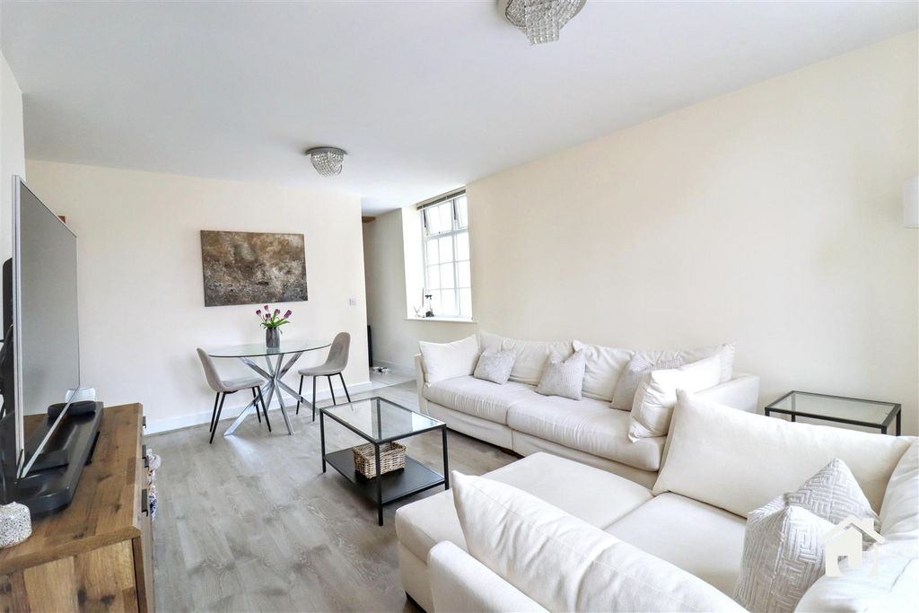 2 bed flat for saleHooks Close, Anstey, Leicester LE7 photo 2