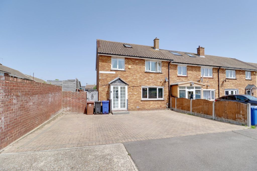 3 bed terraced house for saleDacre Crescent, Aveley RM15