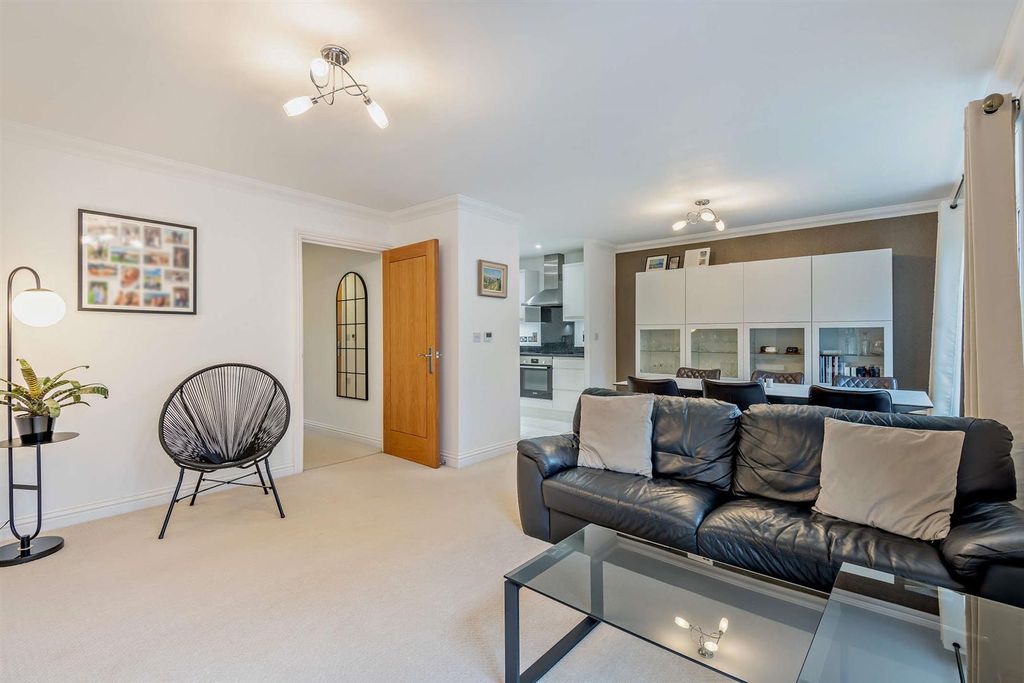 2 bed flat for saleThe Chimes, Bearsted, Maidstone ME14 photo 2