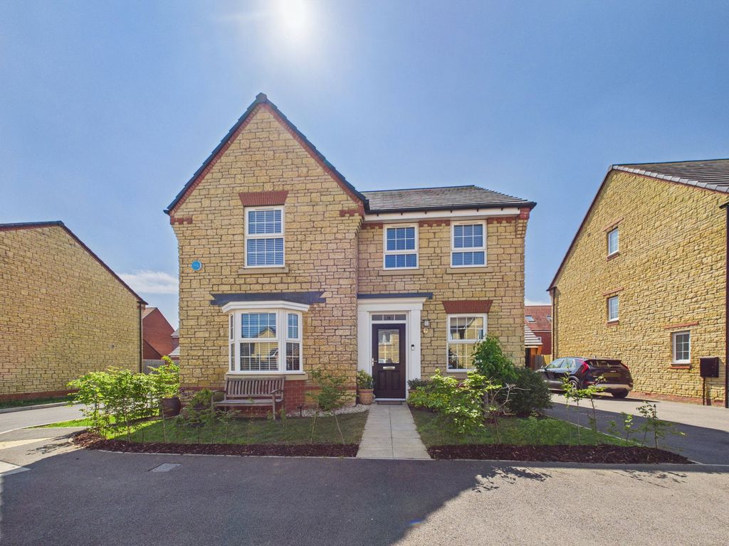 4 bed detached house for saleBasil Drive, Melksham SN12