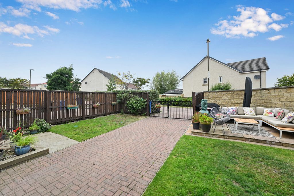 Additional image 28 of 4 bed town house for sale70 Burnbrae Road, Bonnyrigg EH19