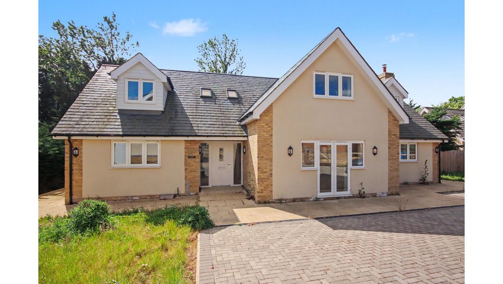 4 bed property for saleOrchard House, 6 The Highlands, Exning, Newmarket, Suffolk CB8