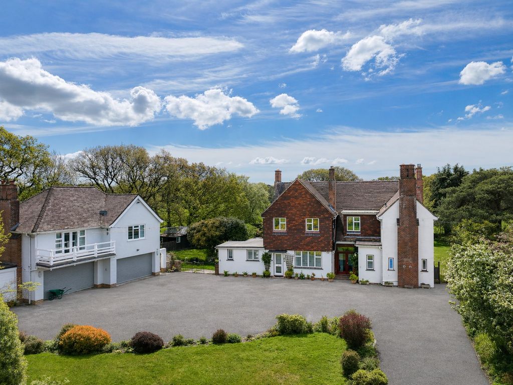 5 bed detached house for saleHolmsley Road, New Milton BH25
