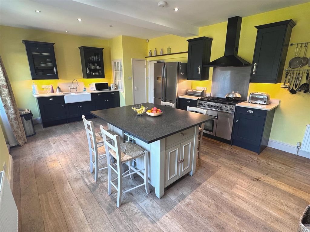 Additional image 3 of 5 bed semi-detached house for saleNewtown Road, Newbury RG14
