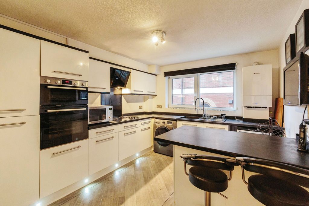 Additional image 7 of 2 bed flat for saleSouth Promenade, Lytham St. Annes, Lancashire FY8